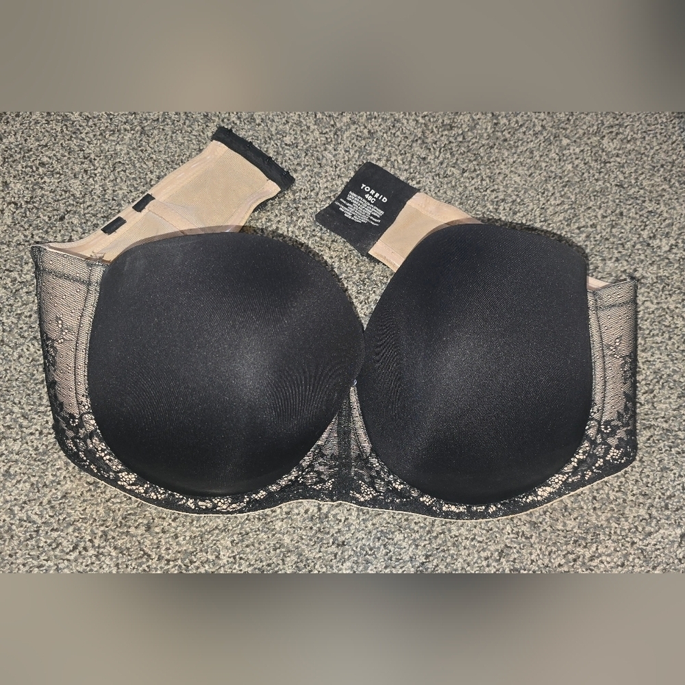 Torrid strapless bra size 46C Black Beige Lace